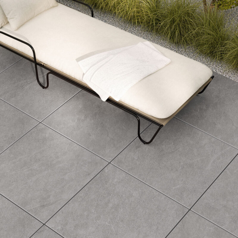 Taras wykonany z płyty tarasowej Ceramica Limone Ash Silver 59,7x59,7x2cm