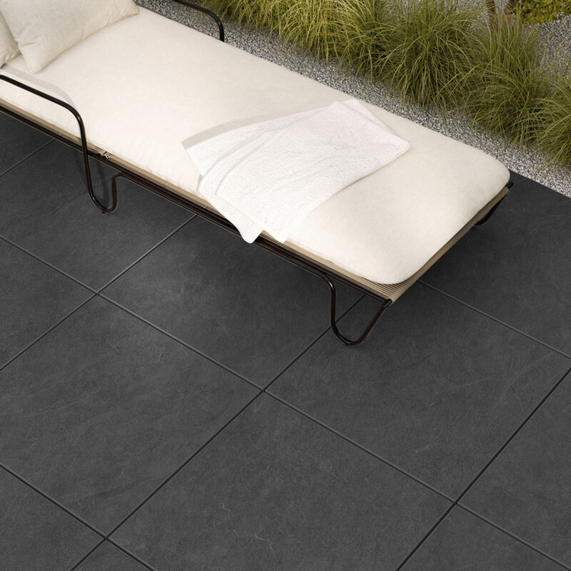 Taras wykonany z płyty tarasowej Ceramica Limone Ash Black 59,7x59,7x2cm