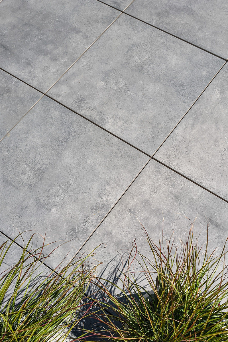 Taras wentylowany na wspornikach regulowanych z płytą Zoya Centro Grey 60x60x2