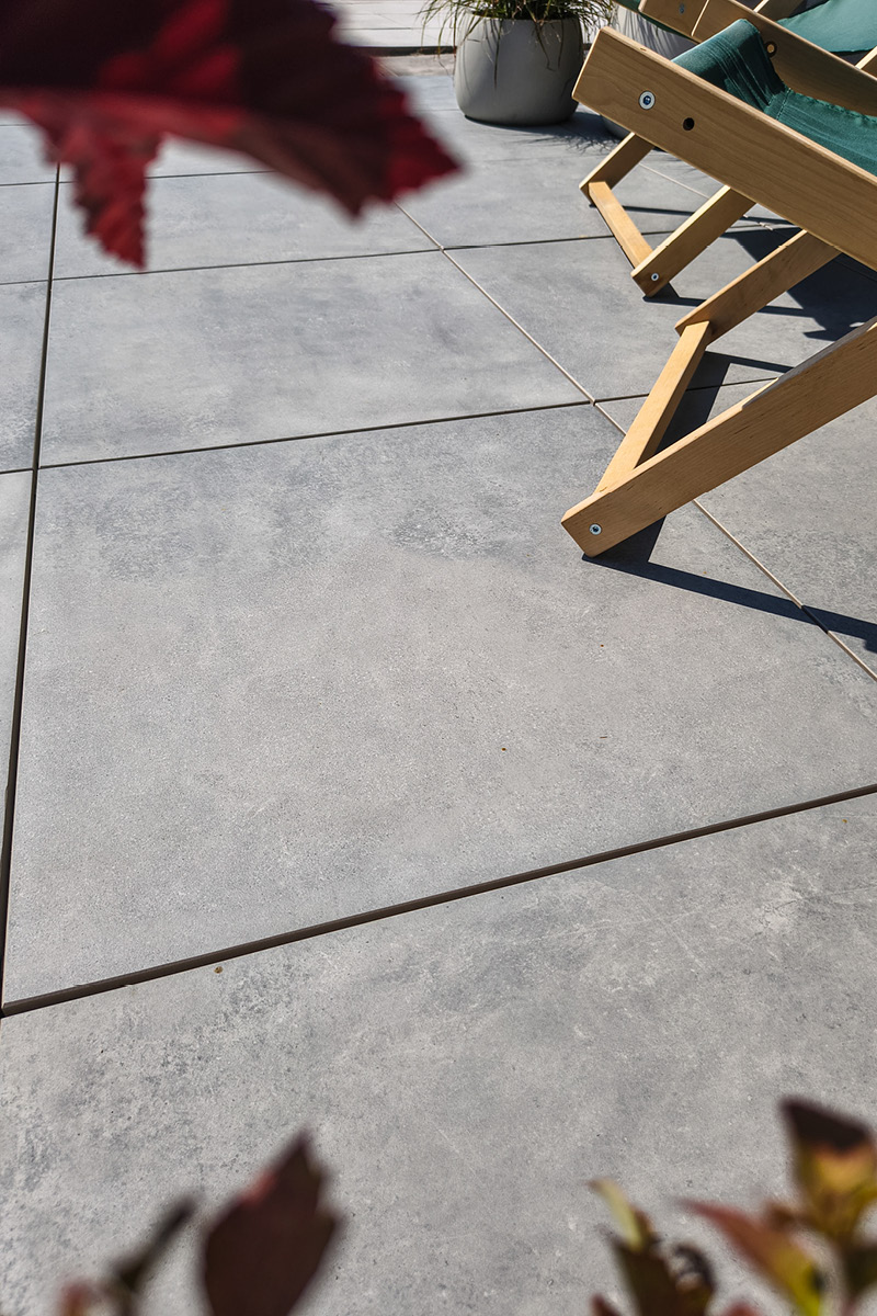 Taras wentylowany na wspornikach regulowanych z płytą Zoya Centro Grey 60x60x2